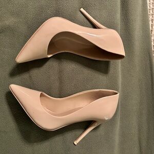 Women’s Aldo nude patent pumps…worn twice very good condition